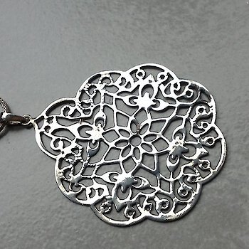 Arabesker  Blütenhauch – filigraner Silberschmuck verzaubert durch magische Harmonie